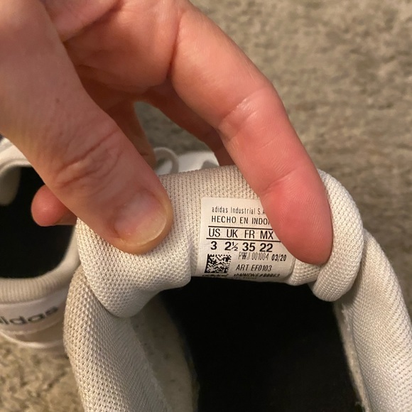 Kids unisex  Adidas sneakers size 3 good condition - Picture 3 of 3